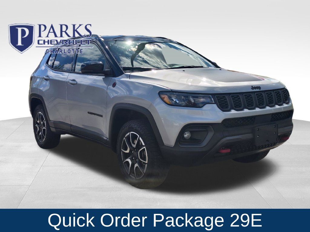 Used 2025 Jeep Compass Trailhawk AWD/4WD image 1