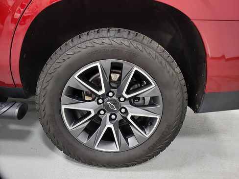 Used 2022 Chevrolet Tahoe Z71 w/ Luxury Package AWD/4WD image 8