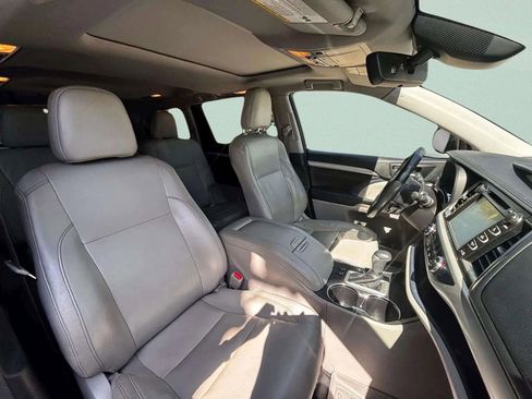Used 2017 Toyota Highlander XLE image 9