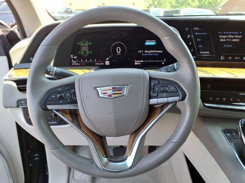 Used 2021 Cadillac Escalade Premium Luxury Platinum RWD image 17