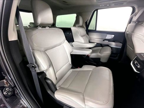 Used 2025 Ford Expedition Active RWD image 26