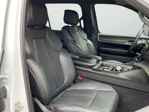 Used 2023 Jeep Wagoneer L Series II RWD image 20