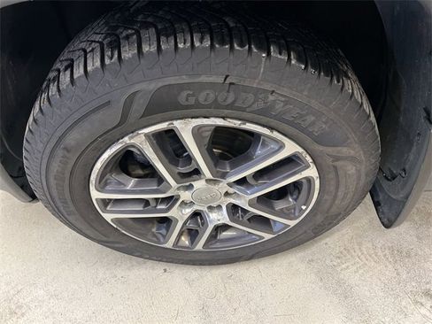 Used 2018 Jeep Compass Latitude w/ Popular Equipment Group image 12