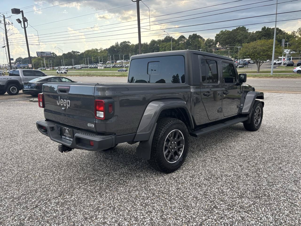 Used 2023 Jeep Gladiator Overland AWD/4WD image 5