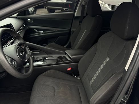 Used 2021 Hyundai Elantra SE w/ Cargo Package image 10