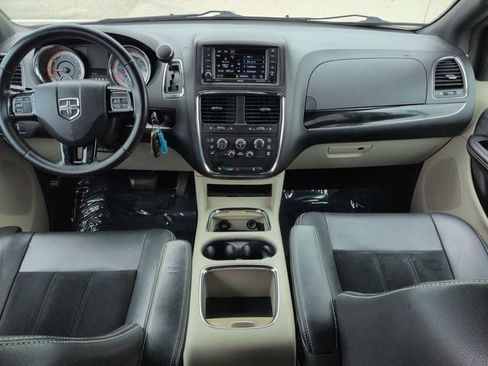 Used 2018 Dodge Grand Caravan SXT FWD image 15
