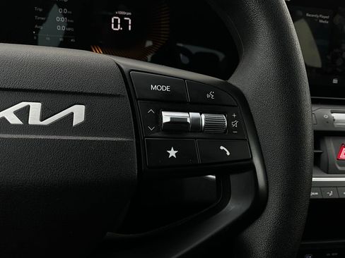 Used 2025 Kia K4 LXS image 35