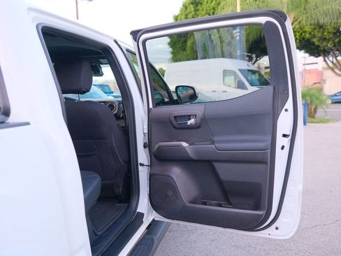 Used 2020 Toyota Tacoma TRD Sport image 35