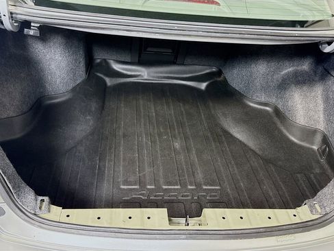 Used 2011 Honda Accord EX image 25