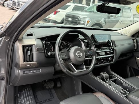 Used 2023 Nissan Pathfinder Platinum AWD/4WD image 4