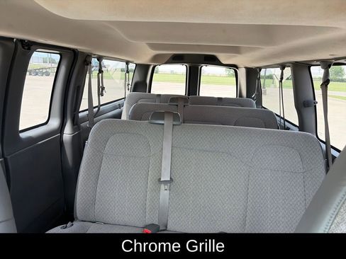 Used 2020 Chevrolet Express 3500 LT w/ LT Preferred Equipment Group RWD image 8
