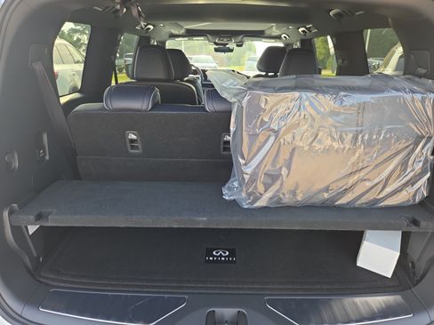 Used 2026 INFINITI QX80 4WD w/ Sport Exterior Package image 10