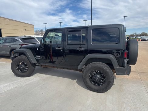 Used 2011 Jeep Wrangler Unlimited Sport image 2