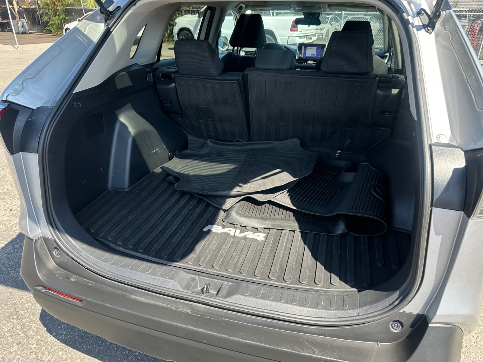 Used 2023 Toyota RAV4 LE AWD/4WD image 27