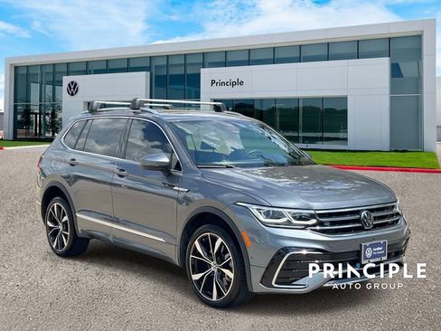 Used 2024 Volkswagen Tiguan SEL R-Line w/ MDO Package, Two-Row AWD/4WD image 3