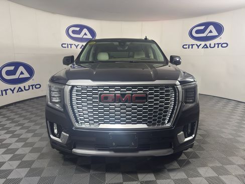 Used 2021 GMC Yukon XL Denali w/ Denali Premium Package AWD/4WD image 9