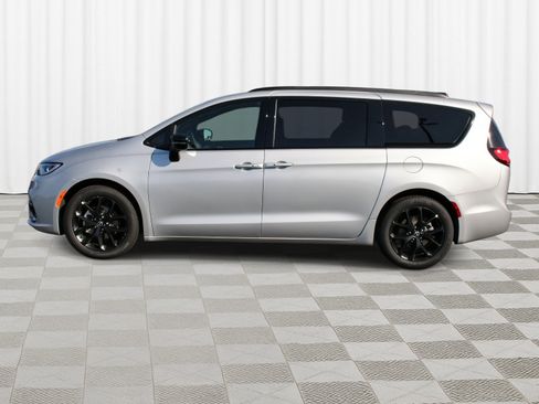New 2026 Chrysler Pacifica Limited w/ S Appearance Package image 38