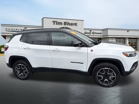 Used 2024 Jeep Compass Trailhawk image 4