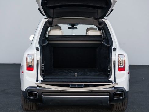 Used 2022 Rolls-Royce Cullinan image 22