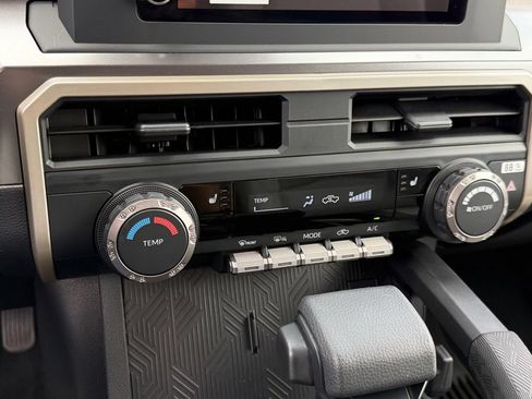 Certified 2026 Toyota Tacoma SR5 AWD/4WD image 19