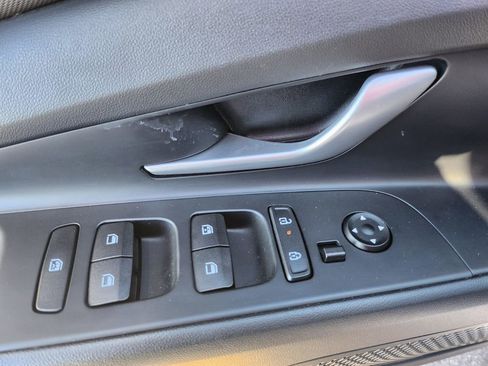 Certified 2024 Hyundai Elantra Limited image 30