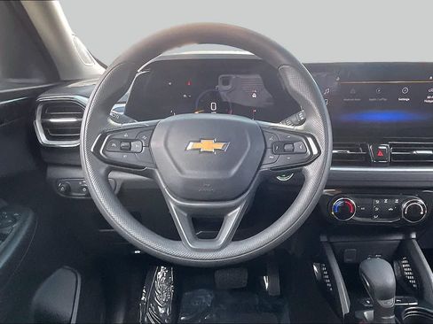 Used 2025 Chevrolet TrailBlazer LT FWD image 6