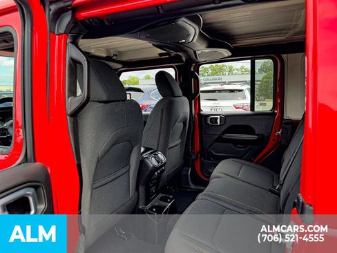 Used 2025 Jeep Wrangler Unlimited Sahara AWD/4WD image 20
