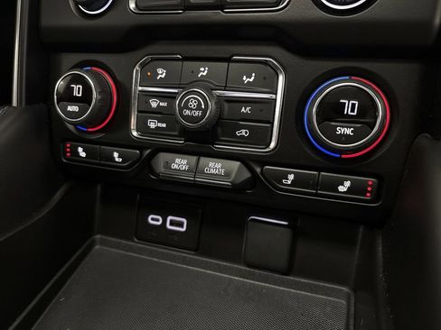 Used 2023 Chevrolet Tahoe Z71 w/ Luxury Package image 53