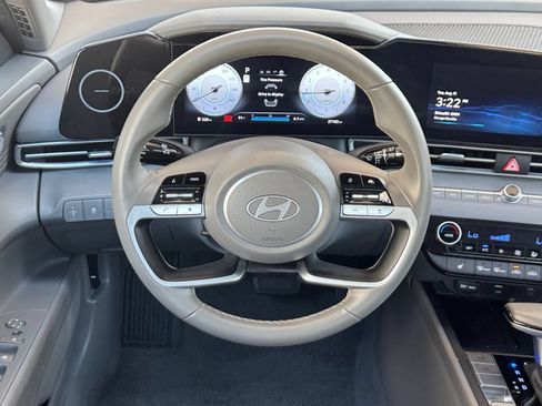 Used 2025 Hyundai Elantra SEL FWD image 29