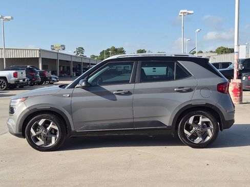 Used 2023 Hyundai Venue Limited FWD image 3