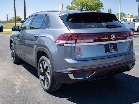 Used 2024 Volkswagen Atlas Cross Sport SE image 5