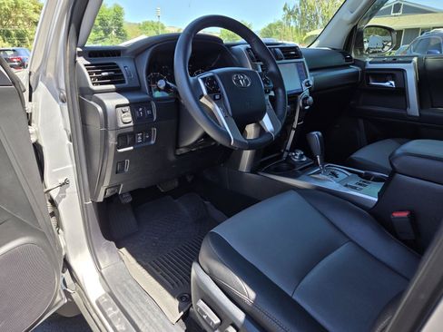 Used 2022 Toyota 4Runner SR5 Premium w/ Moonroof Package AWD/4WD image 11