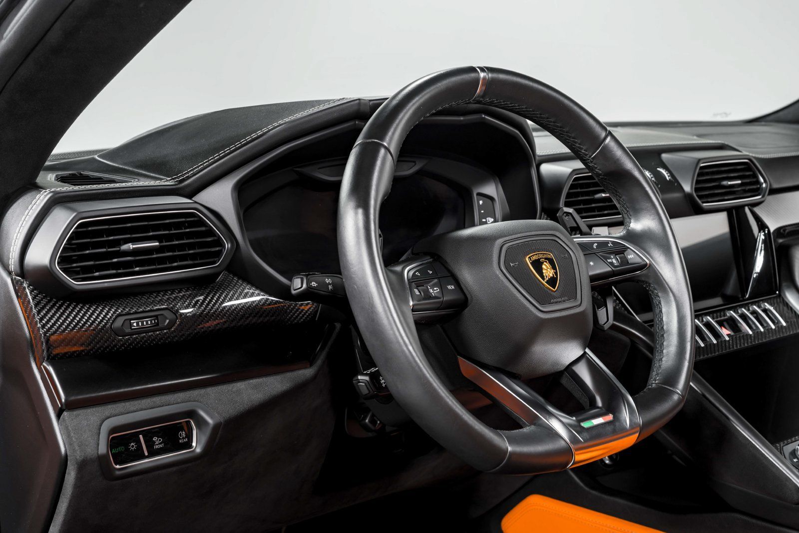 Used 2022 Lamborghini Urus AWD/4WD image 15