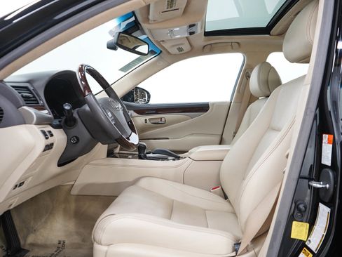 Used 2015 Lexus LS 460 w/ Comfort Package RWD image 21