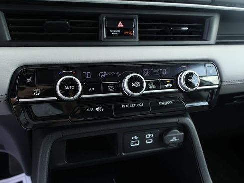 Used 2025 Honda Pilot Touring image 42