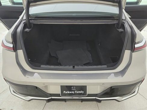 Used 2024 BMW 740i image 15