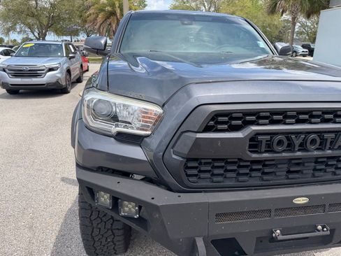 Used 2019 Toyota Tacoma TRD Off-Road AWD/4WD image 14