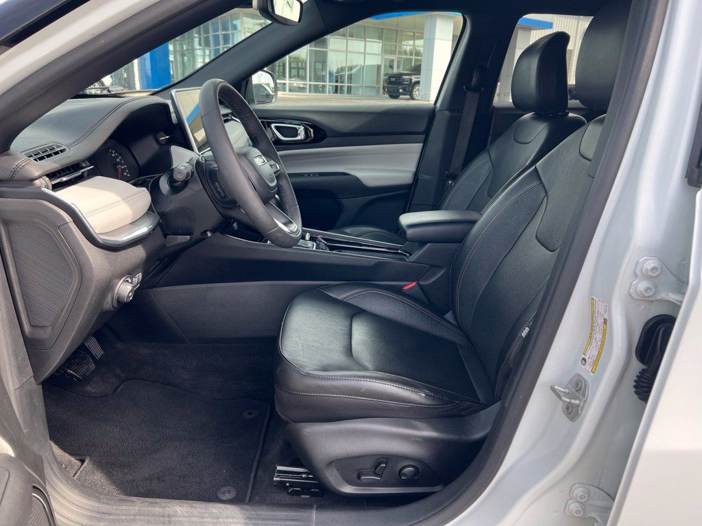 Used 2023 Jeep Compass Limited AWD/4WD image 8