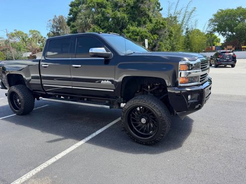 Used 2015 Chevrolet Silverado 2500 High Country w/ Duramax Plus Package image 9