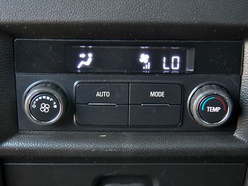 Used 2023 Chevrolet Traverse LT FWD image 42