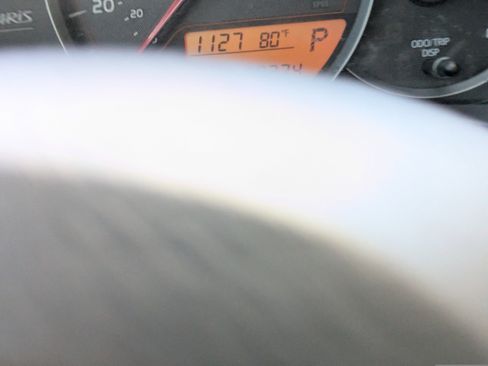 Used 2012 Toyota Yaris L image 24