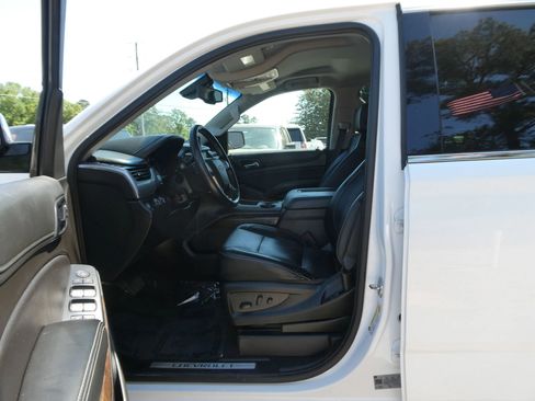 Used 2020 Chevrolet Suburban LT AWD/4WD image 12