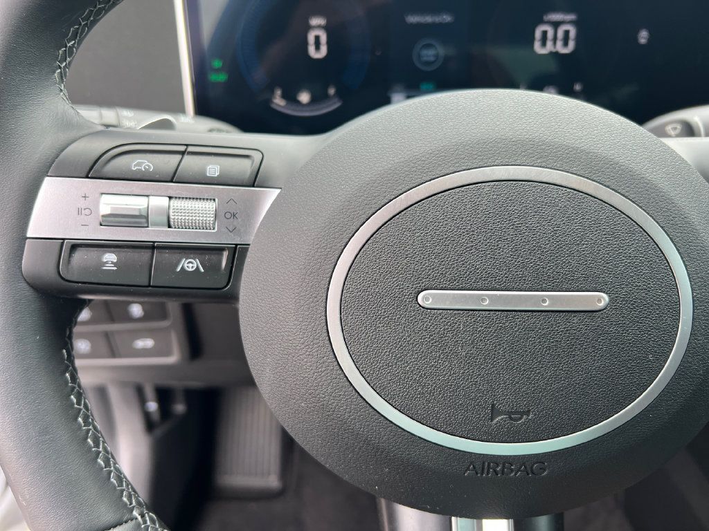 Used 2025 Hyundai Sonata SEL FWD image 29