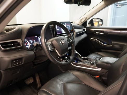 Used 2022 Toyota Highlander Platinum image 7