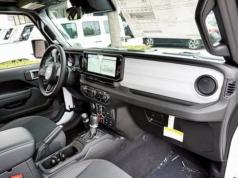 New 2025 Jeep Gladiator Willys image 14