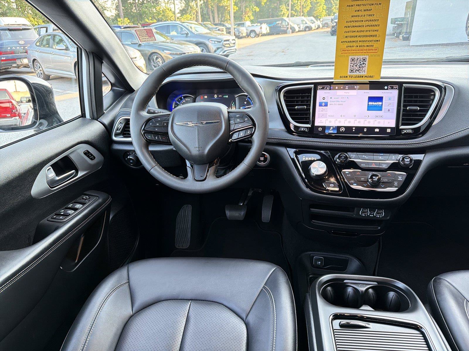 Used 2024 Chrysler Pacifica Limited FWD image 21