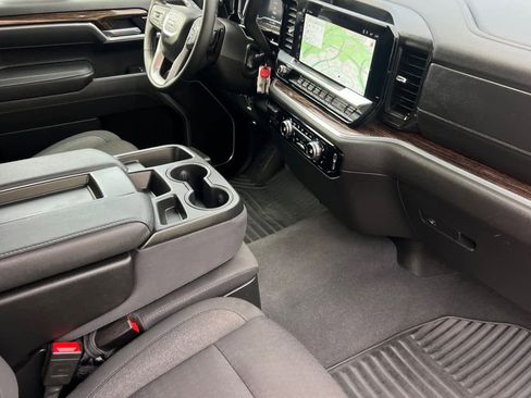 Used 2025 GMC Sierra 1500 Elevation image 16