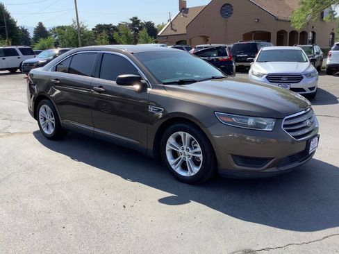 Used 2016 Ford Taurus SE FWD image 7