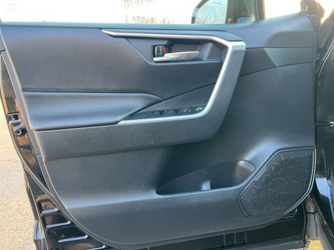Used 2019 Toyota RAV4 XLE image 11