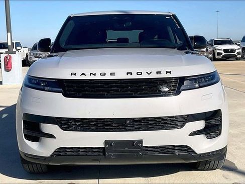 Used 2025 Land Rover Range Rover Sport SE image 2